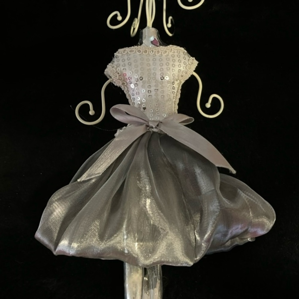 New posh jewelry display - Picture 4 of 4